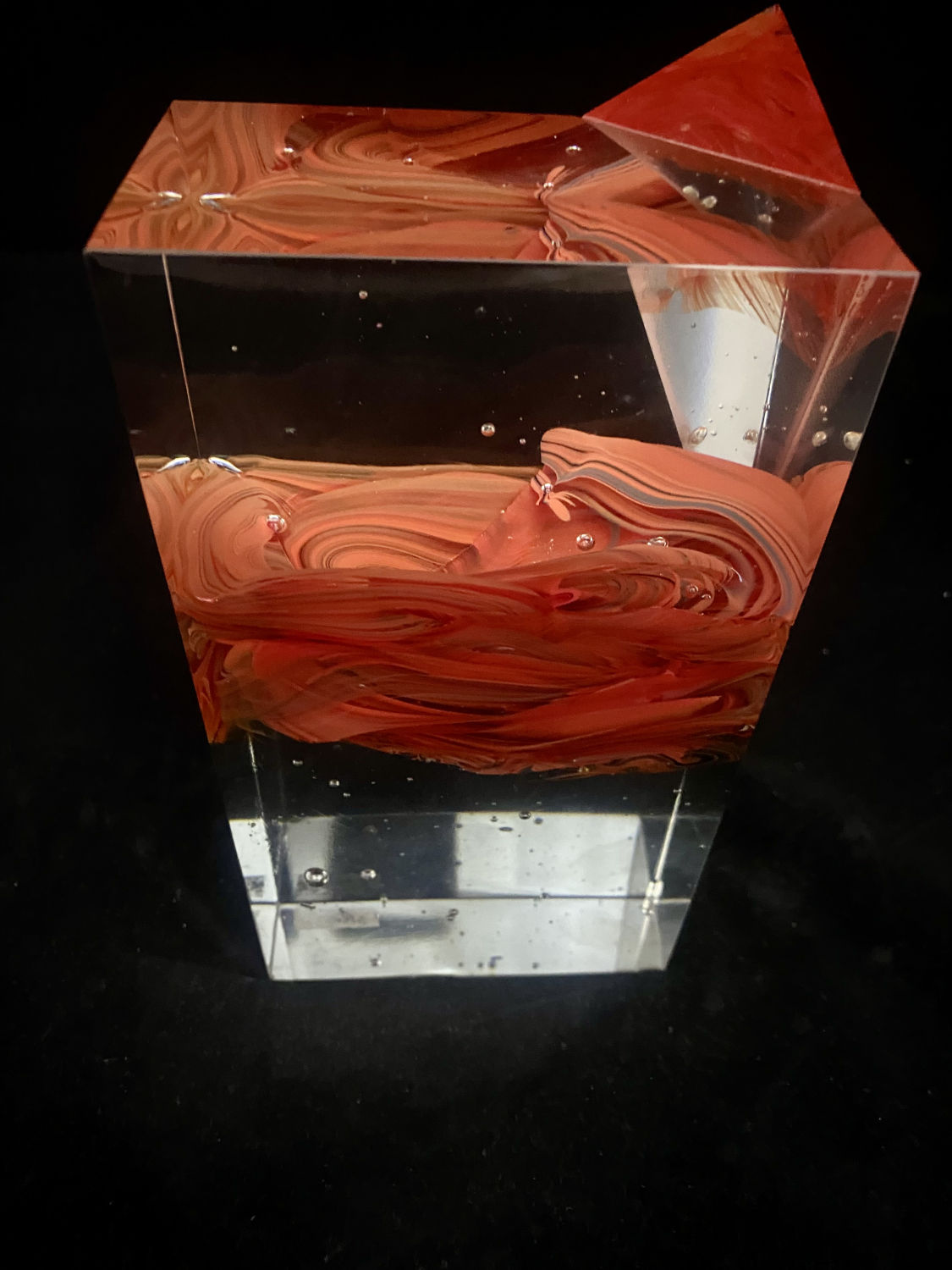 Fire - skleněná plastika s barvou červeného rubínu